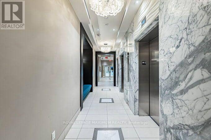 219B - 9600 Yonge Street — photo 9 of 40