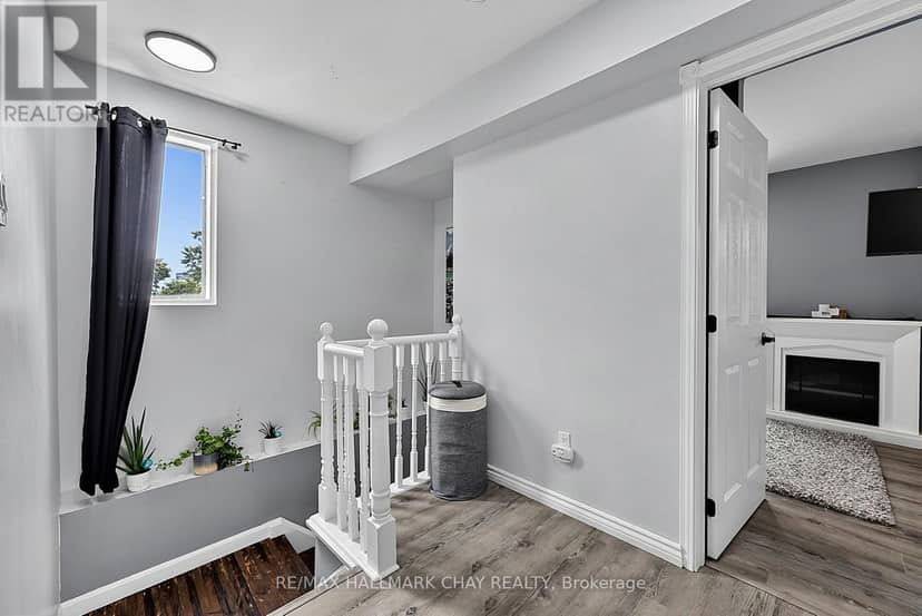 133 Daphne Crescent — photo 12 of 40