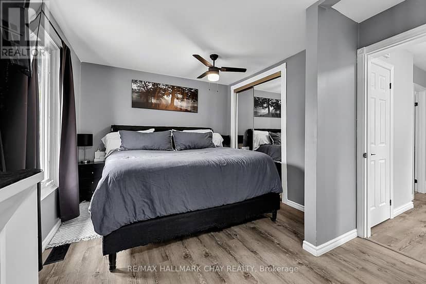 133 Daphne Crescent — photo 13 of 40