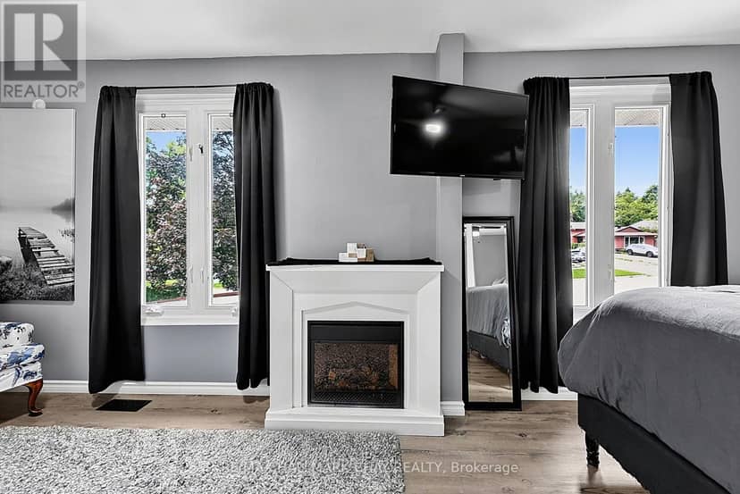 133 Daphne Crescent — photo 14 of 40