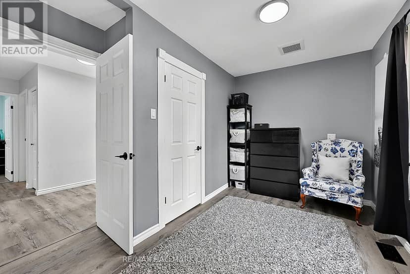 133 Daphne Crescent — photo 15 of 40