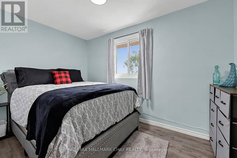 133 Daphne Crescent — photo 16 of 40