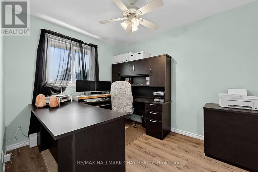 133 Daphne Crescent — photo 17 of 40