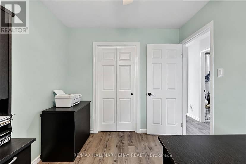 133 Daphne Crescent — photo 18 of 40