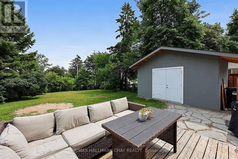 133 Daphne Crescent — photo 31 of 40
