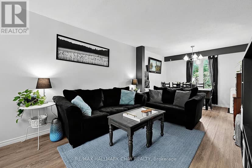 133 Daphne Crescent — photo 7 of 40
