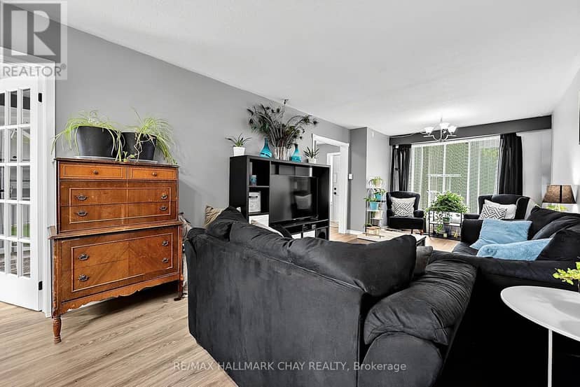 133 Daphne Crescent — photo 9 of 40