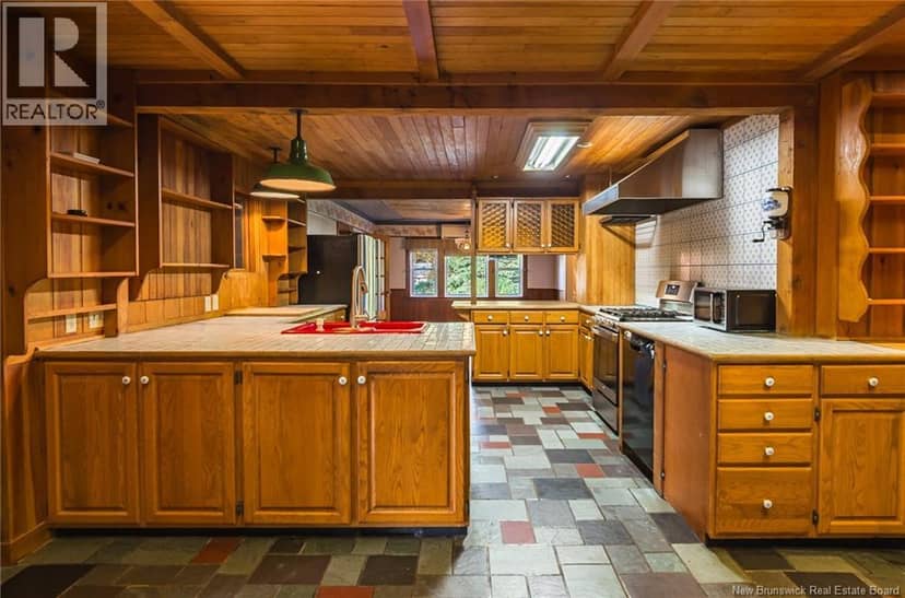 356 Hampton Road — photo 9 of 40