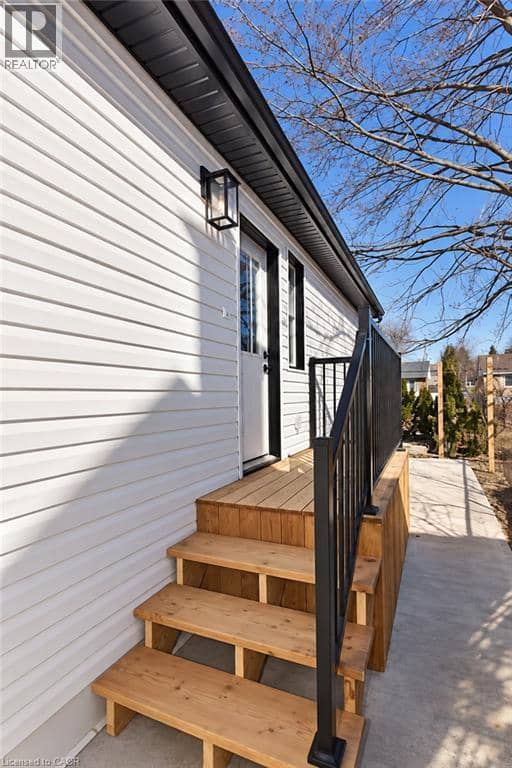 134 OAKSIDE Street — photo 11 of 19
