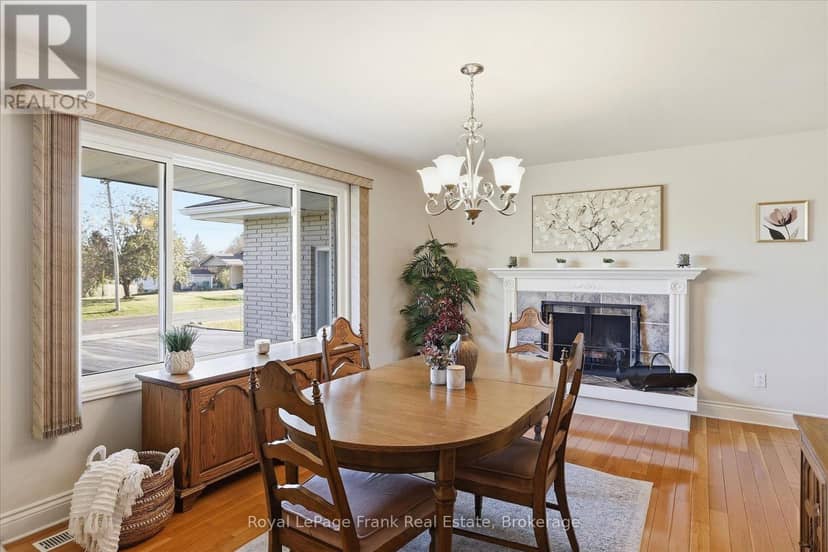 362 Simons Avenue — photo 7 of 40