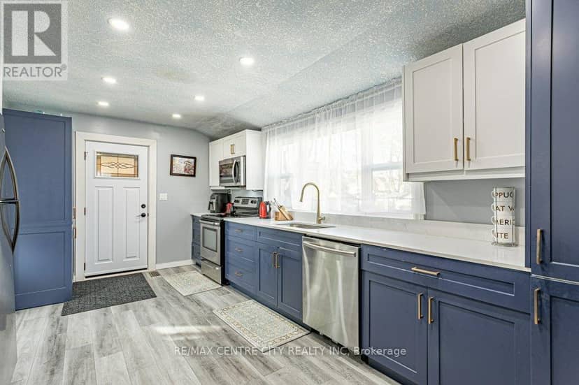 52 Princess Avenue — photo 17 of 40