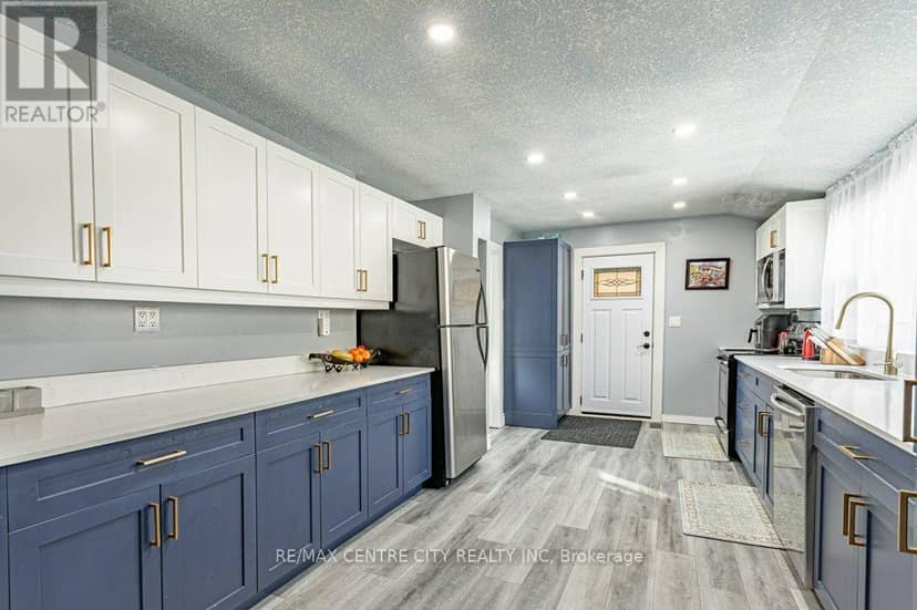 52 Princess Avenue — photo 16 of 40