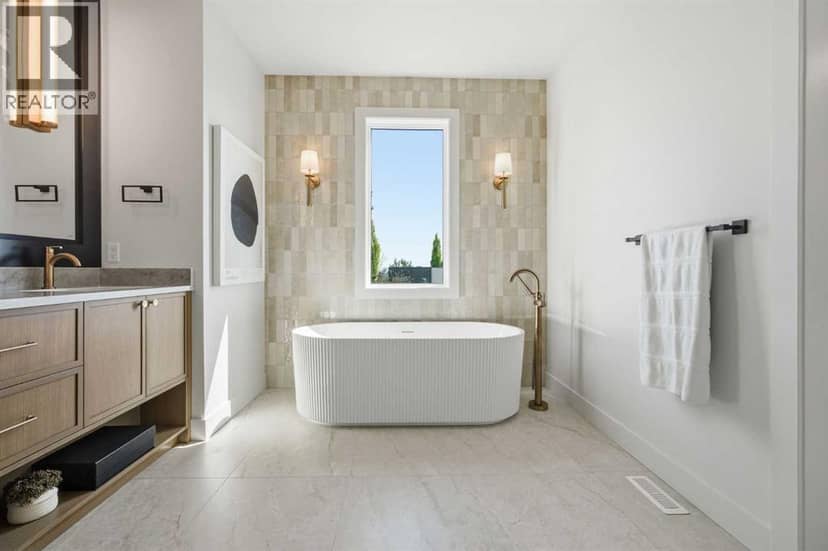 2131 29 Avenue SW — photo 37 of 40