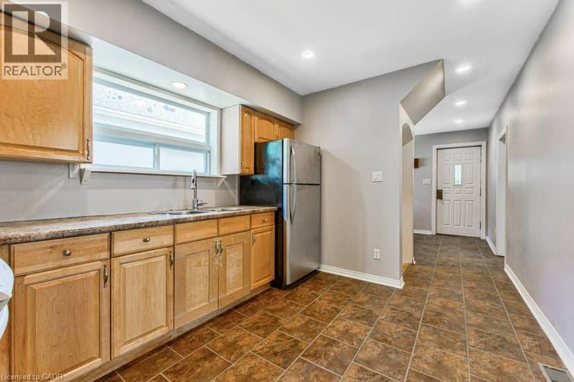 84 FRANKLIN Street S — photo 14 of 40