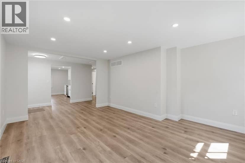 116 DUFFERIN Street — photo 14 of 40