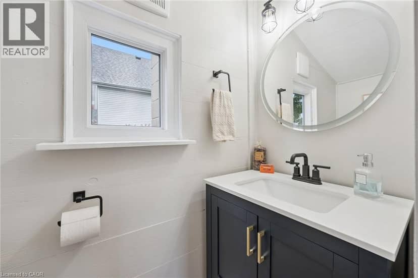 132 PERTH Street — photo 13 of 26
