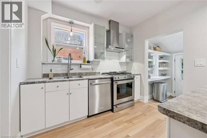 132 PERTH Street — photo 9 of 26