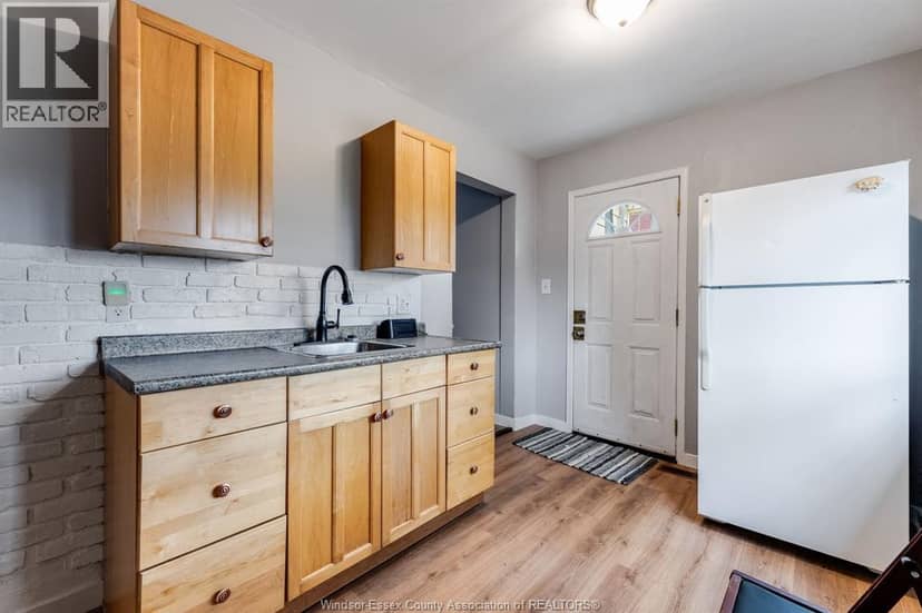 1563 Albert ROAD — photo 10 of 35