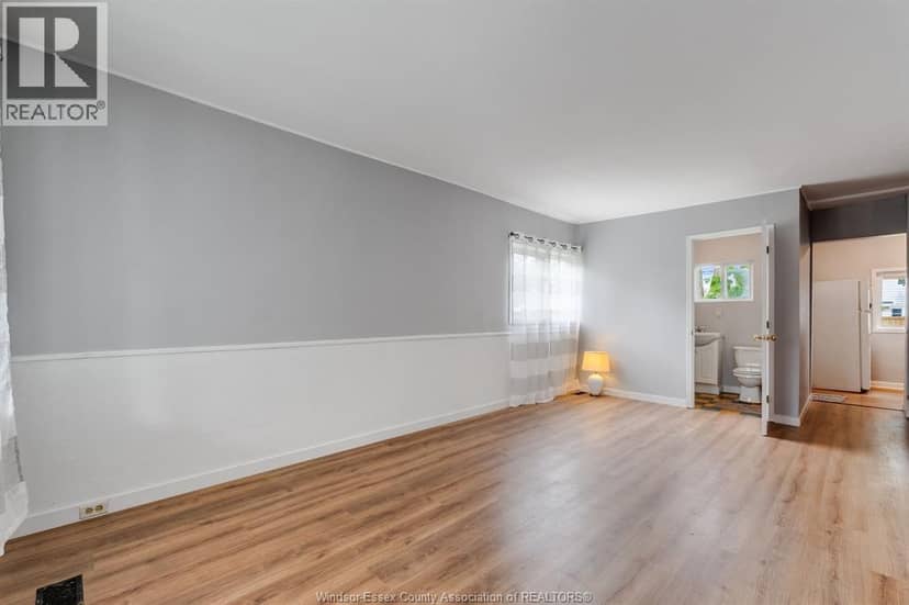 1563 Albert ROAD — photo 3 of 35