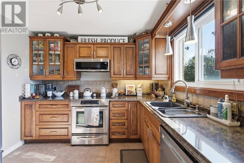 33 Elmhurst Court — photo 9 of 40