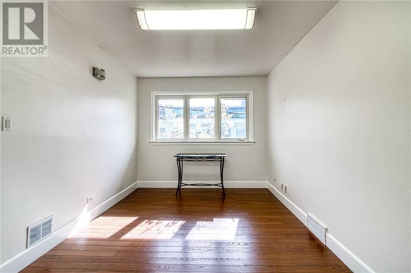 51 Mackenzie Street — photo 15 of 35