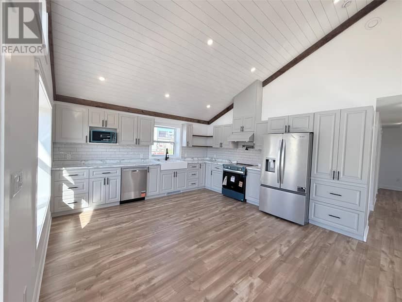 46 Grace Avenue — photo 2 of 18