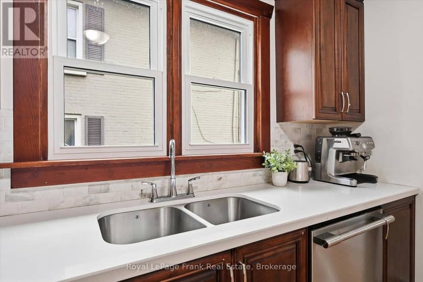 130 Maria Street — photo 11 of 40