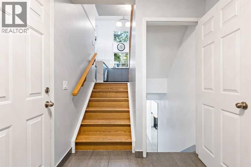 12 Kingsland Villas SW, Calgary, photo 3
