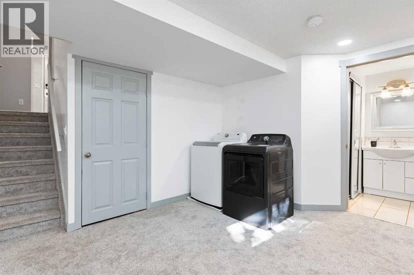 12 Kingsland Villas SW, Calgary, photo 5