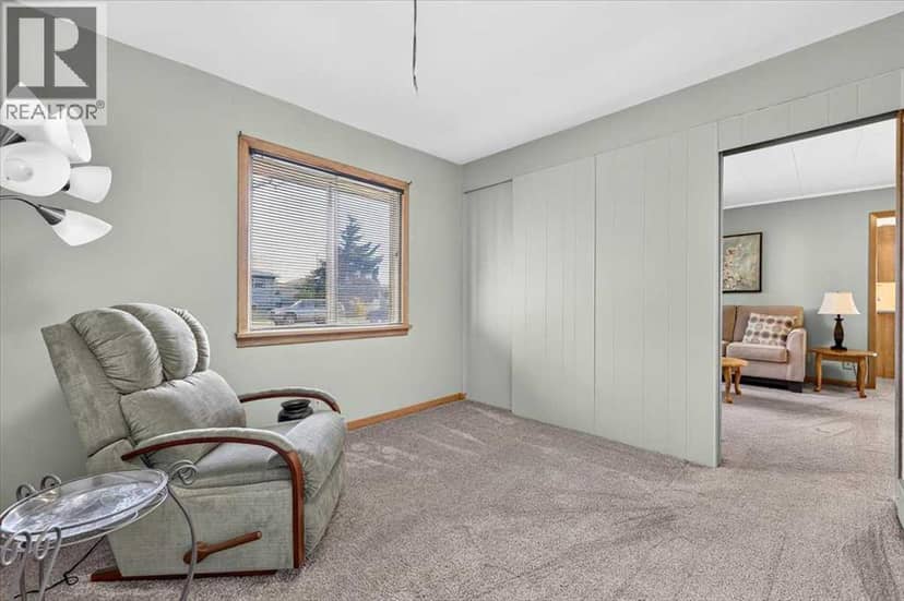 4339 70 Street NW — photo 31 of 40
