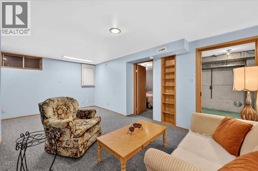 4339 70 Street NW — photo 38 of 40