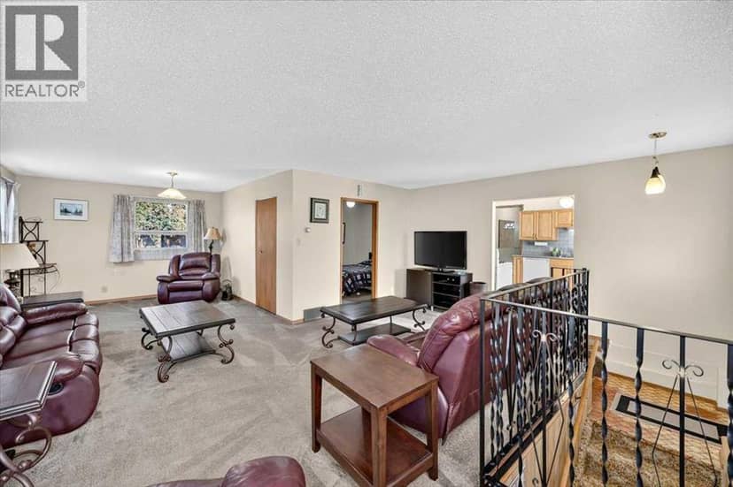 4339 70 Street NW — photo 21 of 40