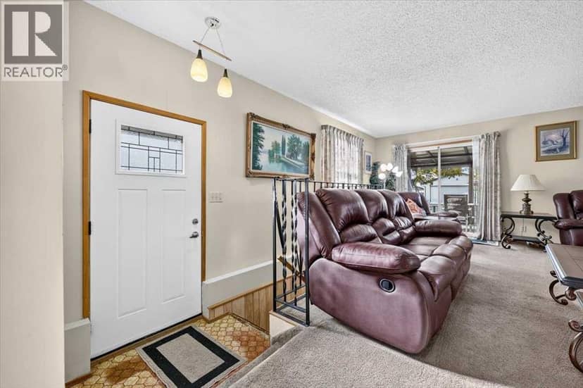4339 70 Street NW — photo 19 of 40