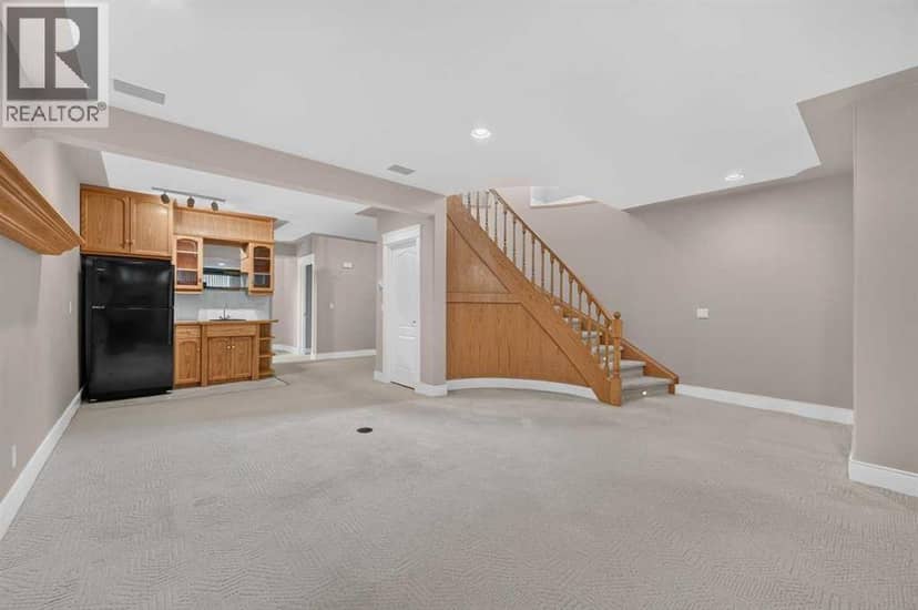4418 20 Avenue NW — photo 35 of 40