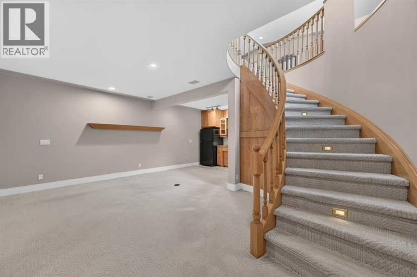4418 20 Avenue NW — photo 34 of 40
