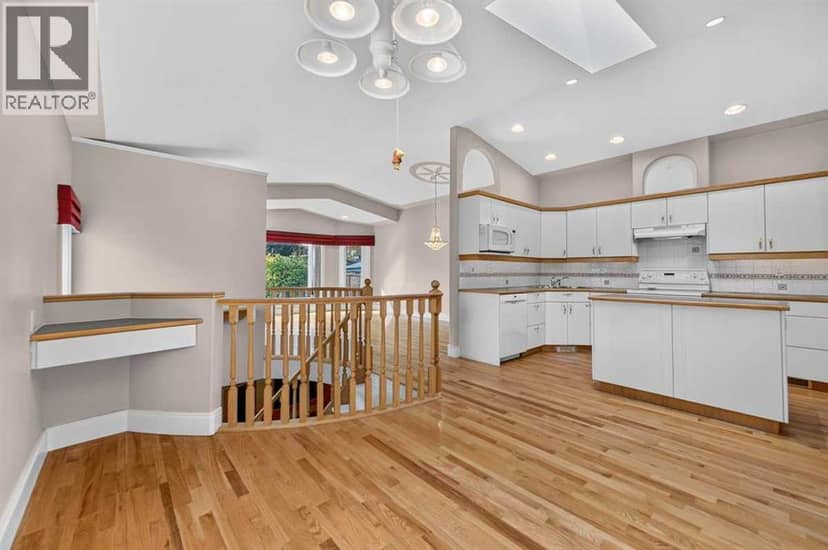 4418 20 Avenue NW — photo 14 of 40