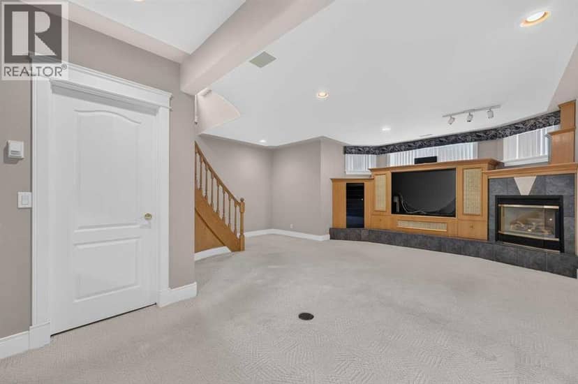 4418 20 Avenue NW — photo 37 of 40