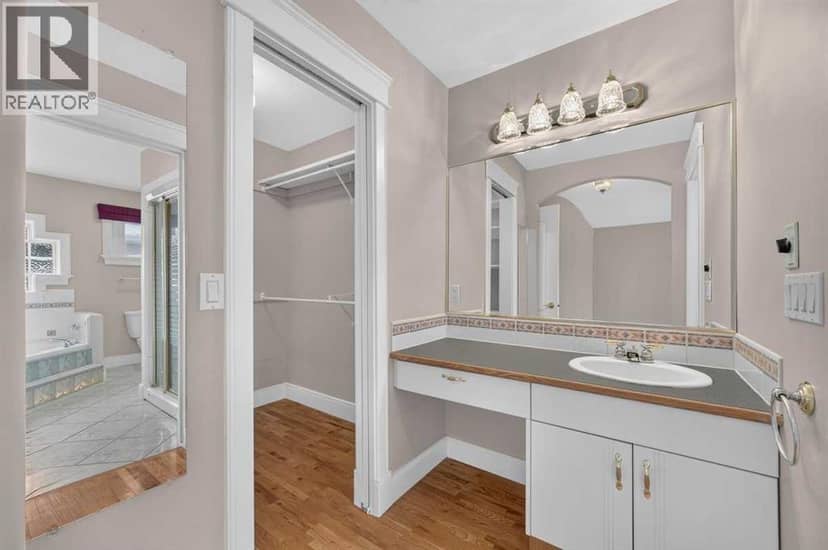 4418 20 Avenue NW — photo 29 of 40