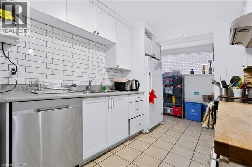 23 FORSYTH Avenue S, Hamilton, photo 6