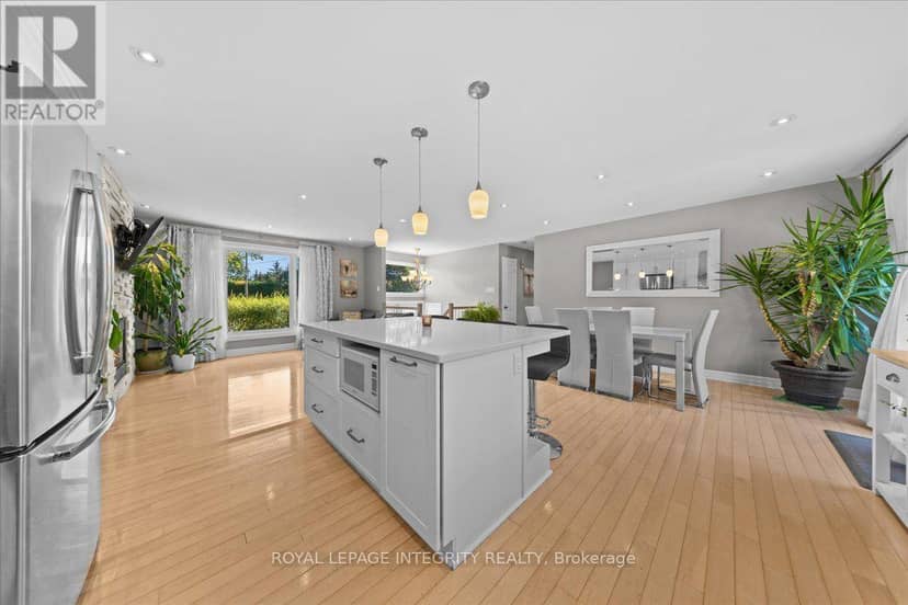 3073 Old Montreal Road — photo 11 of 40