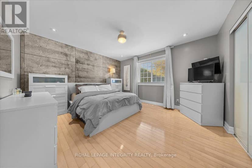 3073 Old Montreal Road — photo 17 of 40