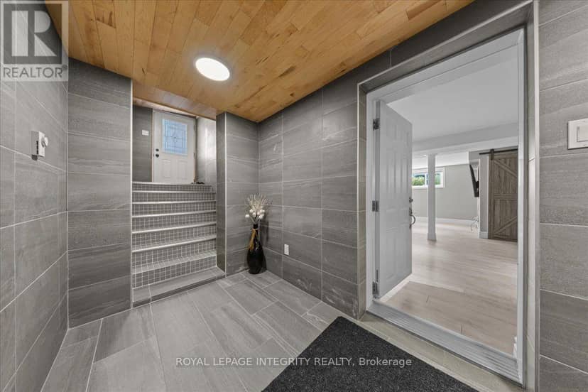 3073 Old Montreal Road — photo 32 of 40