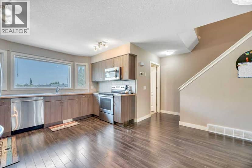 318 Strathcona Circle — photo 13 of 32