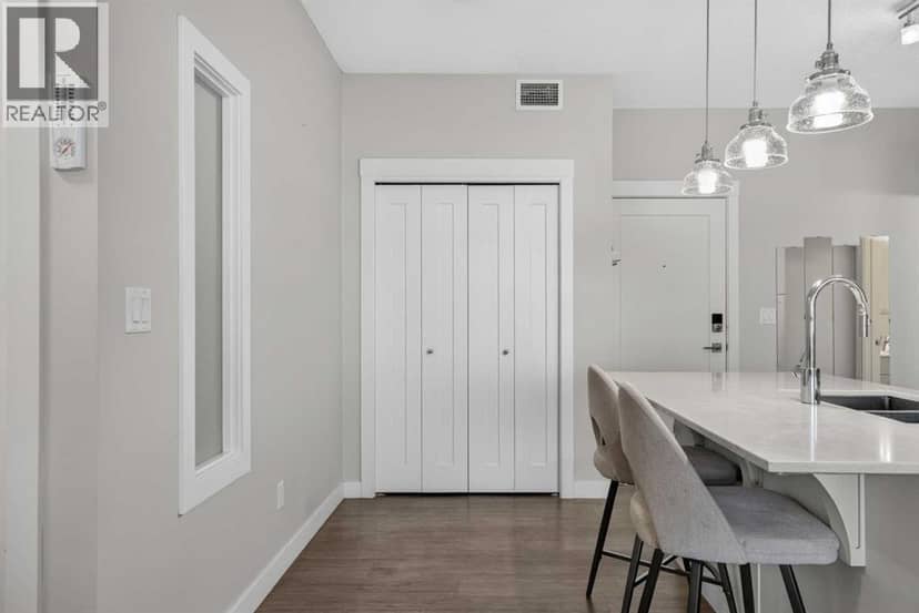 217, 10 Walgrove  SE — photo 12 of 40