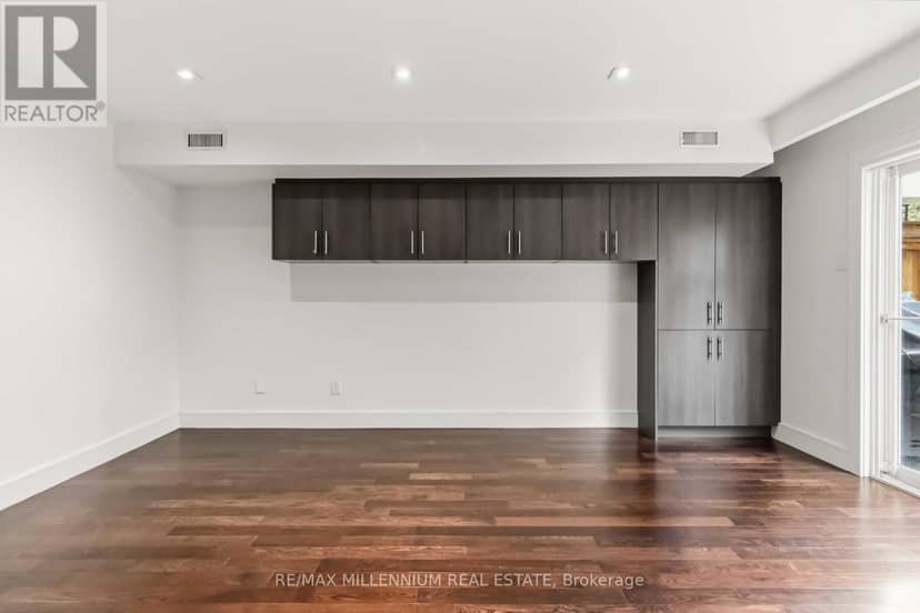 65 Castlefield Avenue — photo 12 of 40