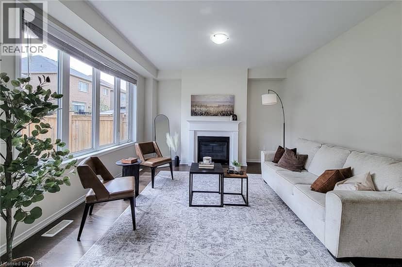 11 ESTHER Crescent — photo 12 of 40