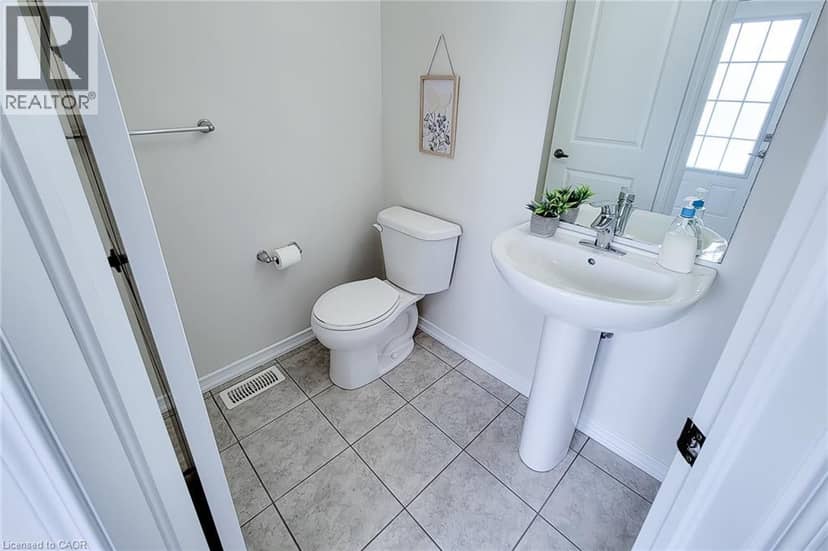 11 ESTHER Crescent — photo 24 of 40
