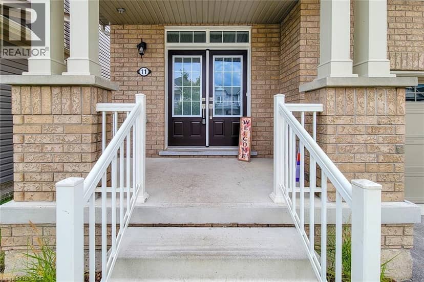 11 ESTHER Crescent — photo 7 of 40