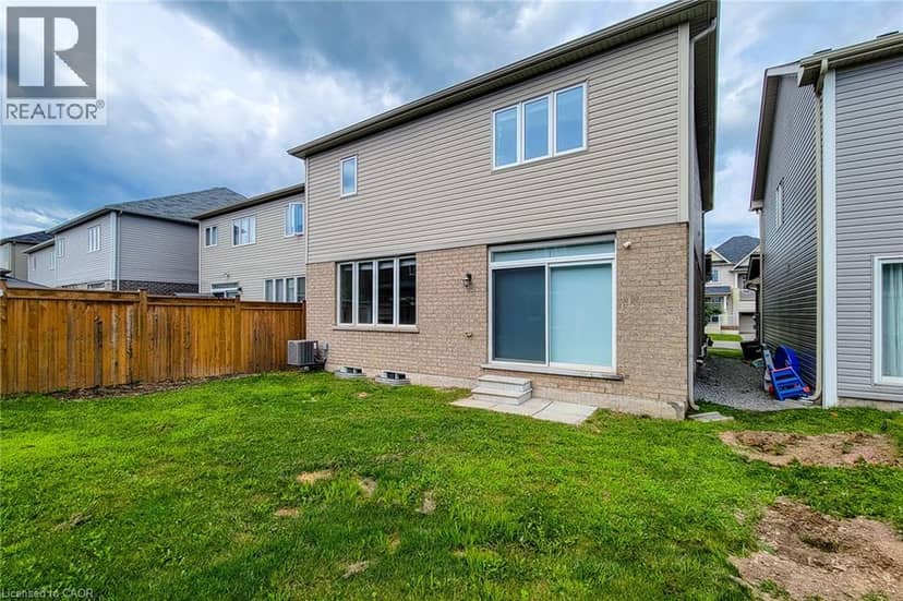 11 ESTHER Crescent — photo 5 of 40