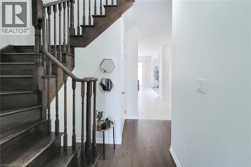 11 ESTHER Crescent — photo 9 of 40